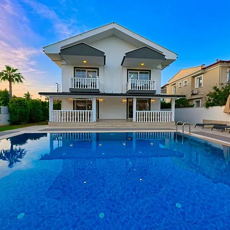 Dalyan Center Location Detached With Pool ヴィラ