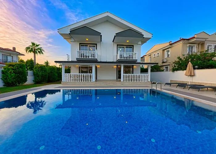 Dalyan Center Location Detached With Pool ヴィラ