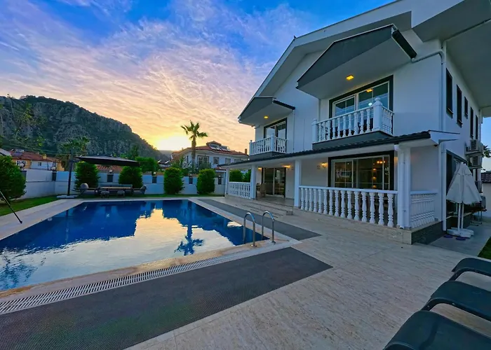 ヴィラ Dalyan Center Location Detached With Pool *